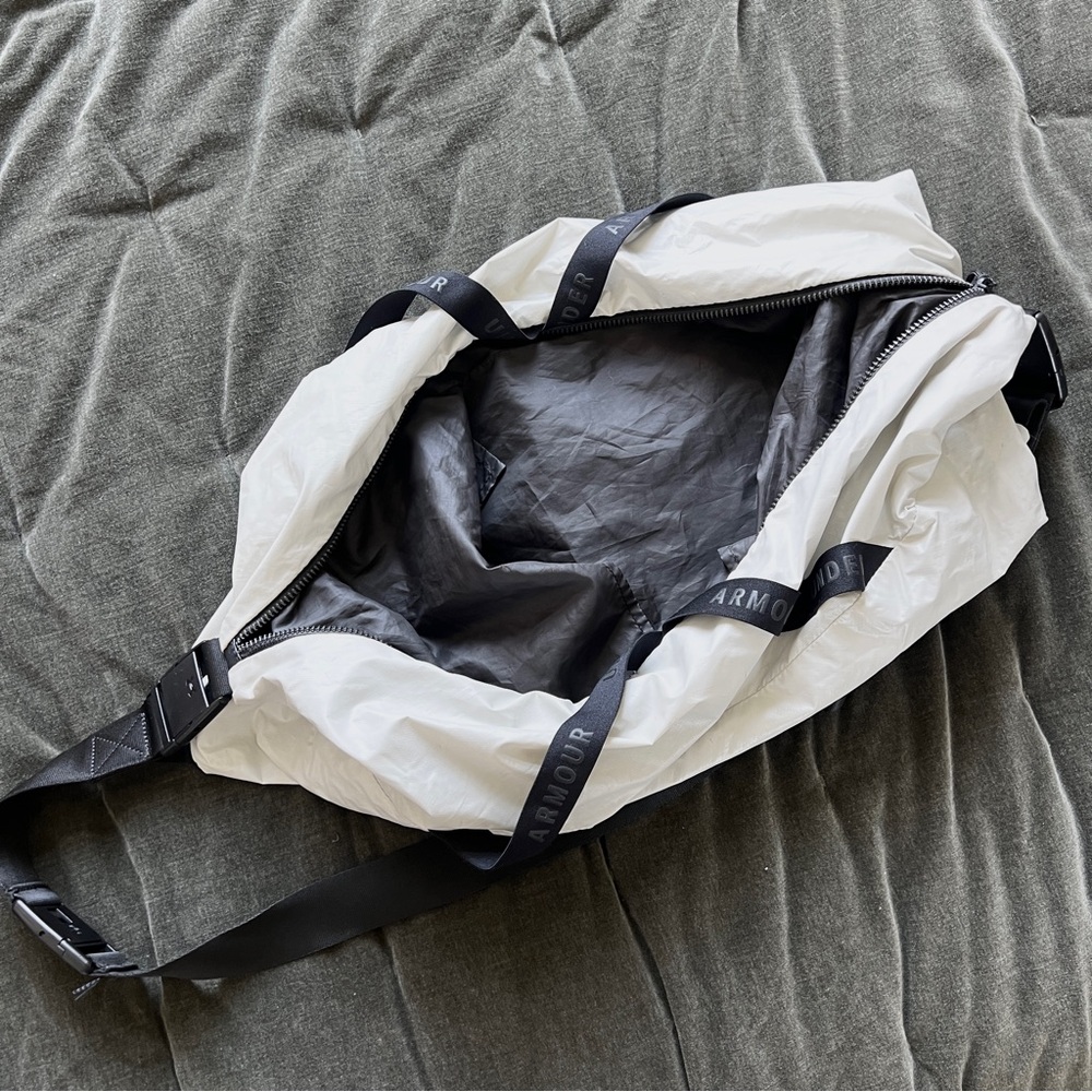 Under Armour storm white black strap beltway workout gym crossbody sling bag - Picture 8 of 10